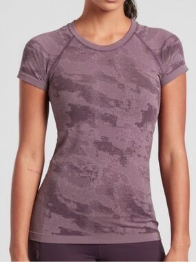 Athleta Momentum Camo  Seamless Short Sleeve Tee